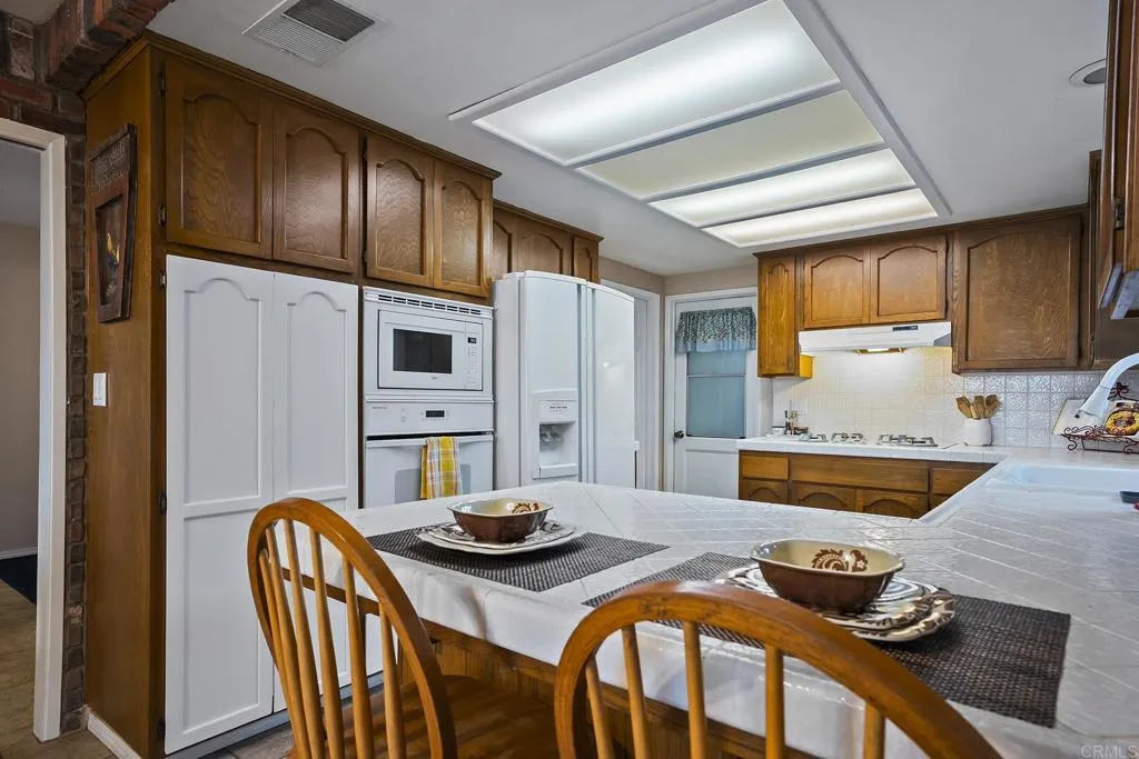 https://cdn.realtyfeed.com/cdn/127/306780493/0ab339623f164b474b14ba4979aac353.webp