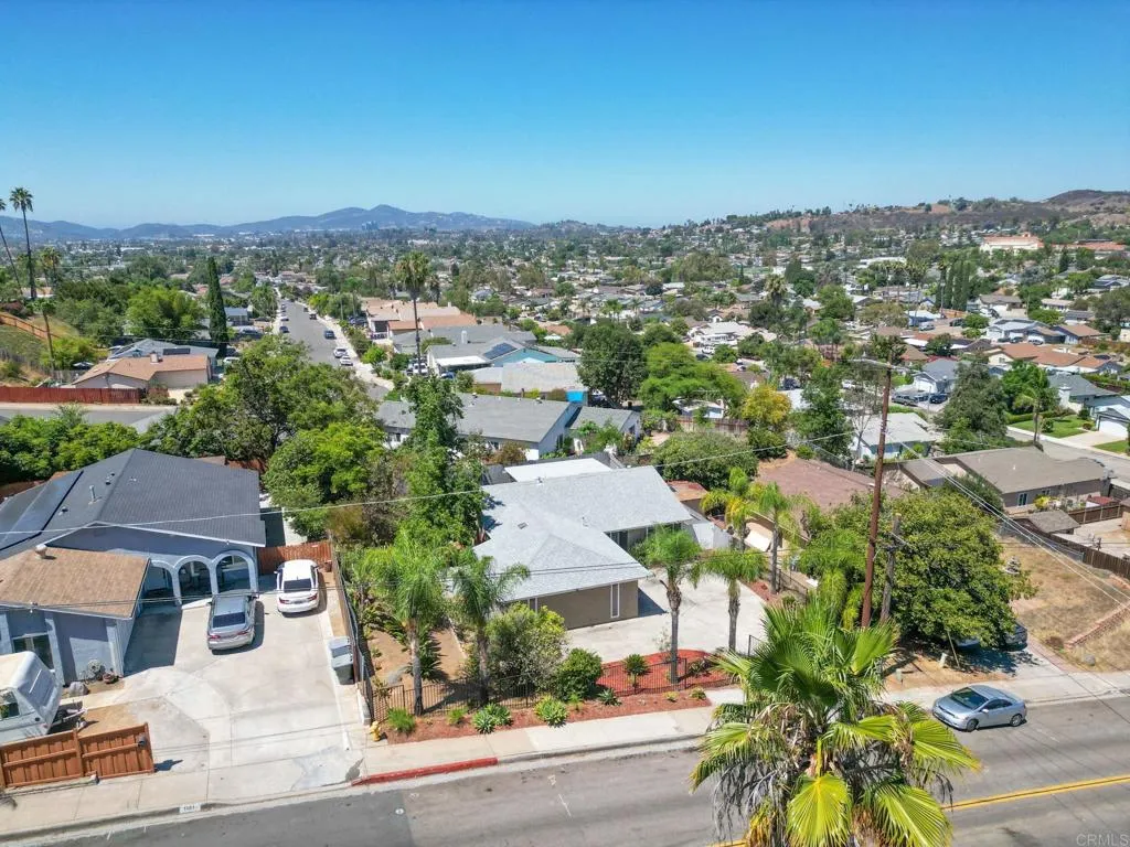 https://cdn.realtyfeed.com/cdn/127/306780500/2d229b26d982bdc53260668bf41dc33a.webp