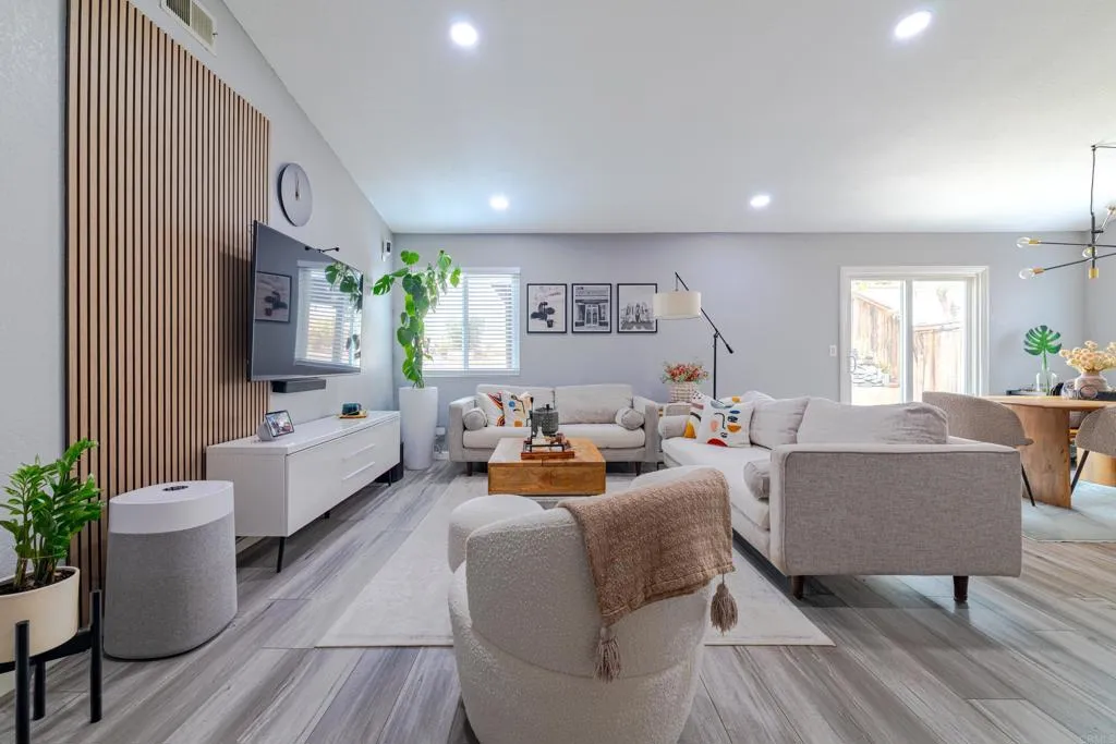 https://cdn.realtyfeed.com/cdn/127/306780514/722bc7c4d87bed8b4a4b10d6a837f43a.webp