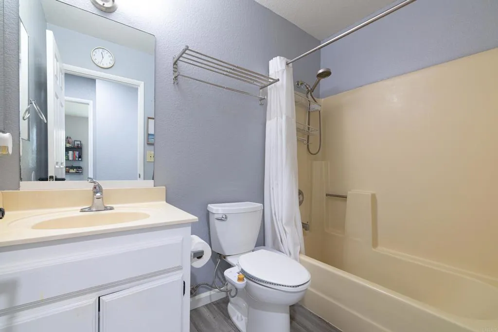 https://cdn.realtyfeed.com/cdn/127/306780514/e925cb6eedd34b2e8273f569a181a851.webp