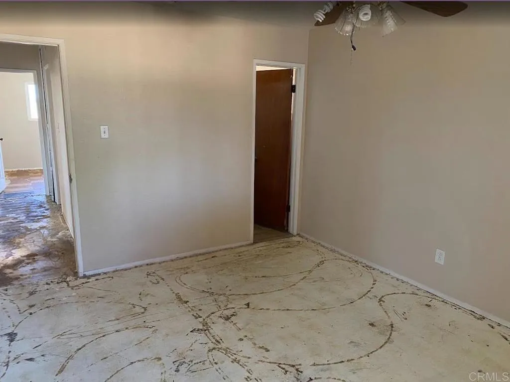 https://cdn.realtyfeed.com/cdn/127/306780605/2debd48b091a0499bd5d5e3414fc6f5e.webp