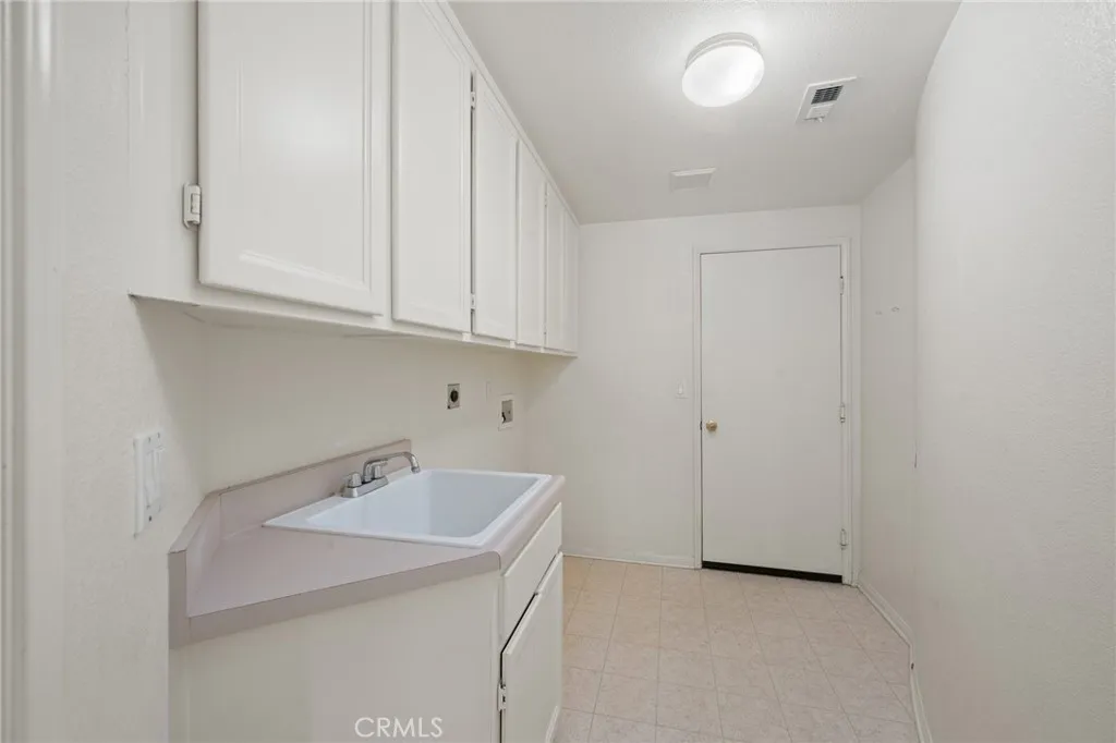 https://cdn.realtyfeed.com/cdn/127/306780626/57cffb05cbcbe061ce51eccd6330b877.webp