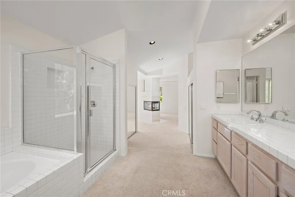 https://cdn.realtyfeed.com/cdn/127/306780626/618533fda6fe6b740ee88066bf1c304d.webp