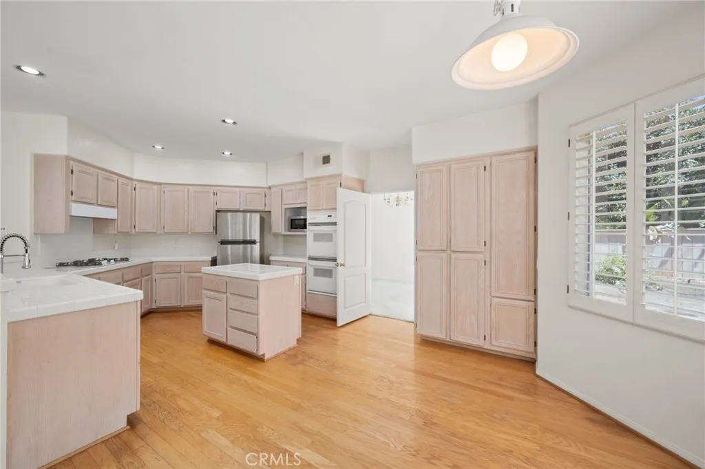 https://cdn.realtyfeed.com/cdn/127/306780626/b499bac6c525af56859ef4a2aa8b5e00.webp