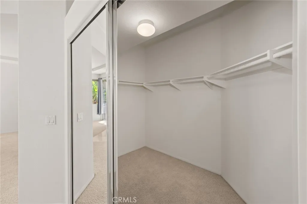 https://cdn.realtyfeed.com/cdn/127/306780626/b94513bb9fbc1bff4963b7ea0e9a74c4.webp
