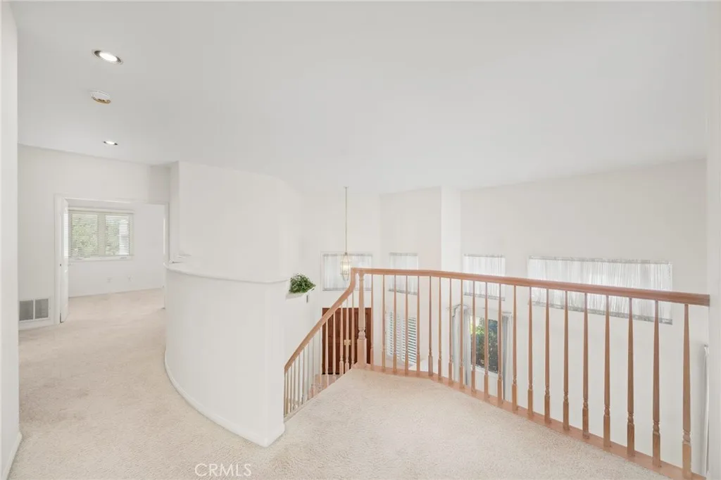 https://cdn.realtyfeed.com/cdn/127/306780626/d6f3661ae78b74b78aa1856f2d71916c.webp