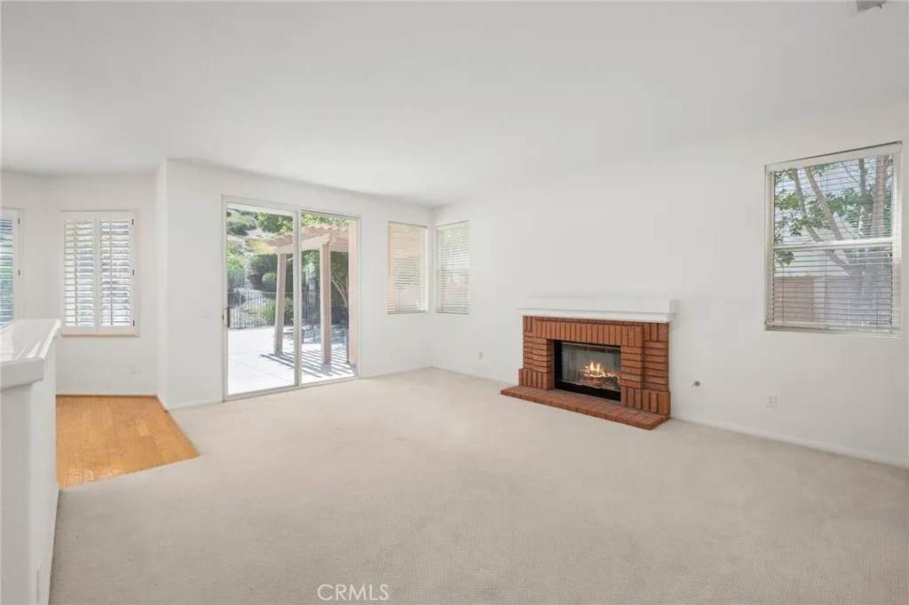 https://cdn.realtyfeed.com/cdn/127/306780626/e4c8685d0fb4c757f9c3ed4287ff6d9d.webp