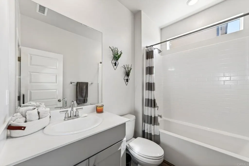 https://cdn.realtyfeed.com/cdn/127/306780662/29a32da6bd490a81968fc90c286586e3.webp