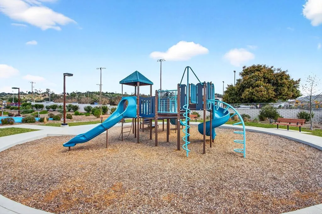 https://cdn.realtyfeed.com/cdn/127/306780662/88f92adaea56c5fde3131be1178e05c5.webp