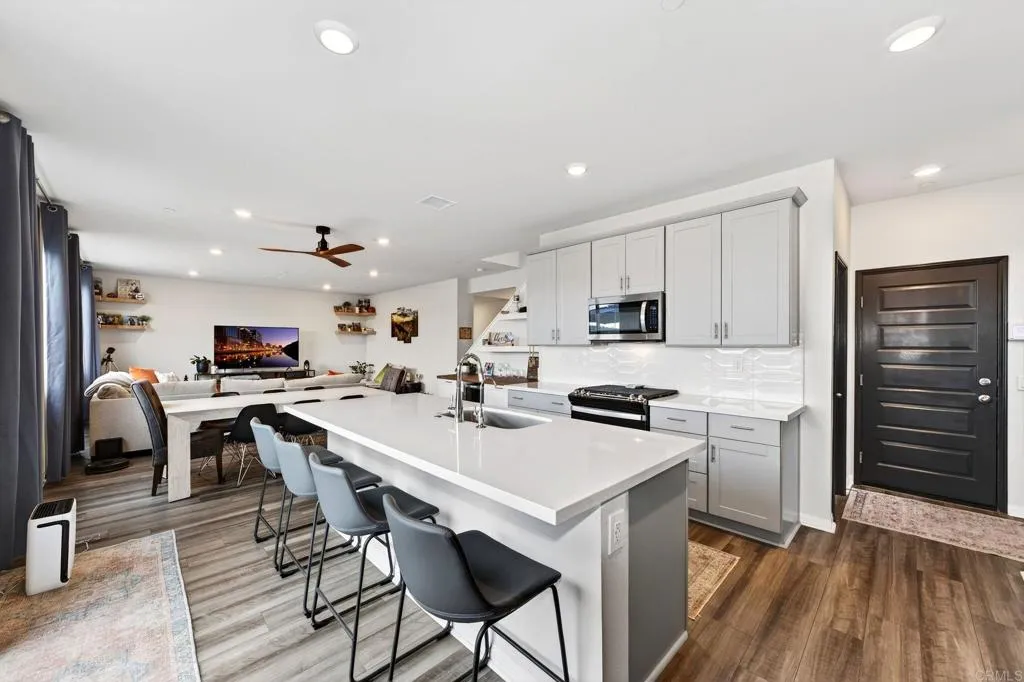 https://cdn.realtyfeed.com/cdn/127/306780662/eeef24a64d5dbbc038239c3e26dd1d04.webp
