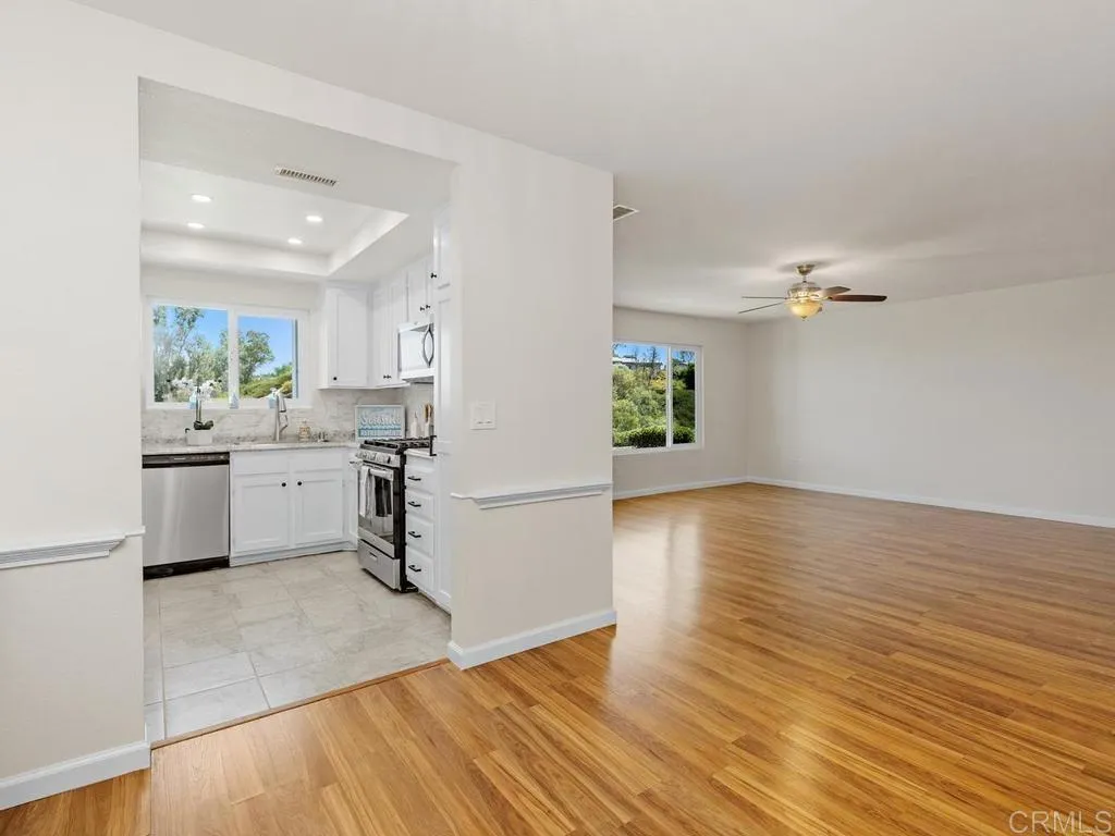 https://cdn.realtyfeed.com/cdn/127/306780671/4da37d71d2611a70b05a9d23a567acb5.webp