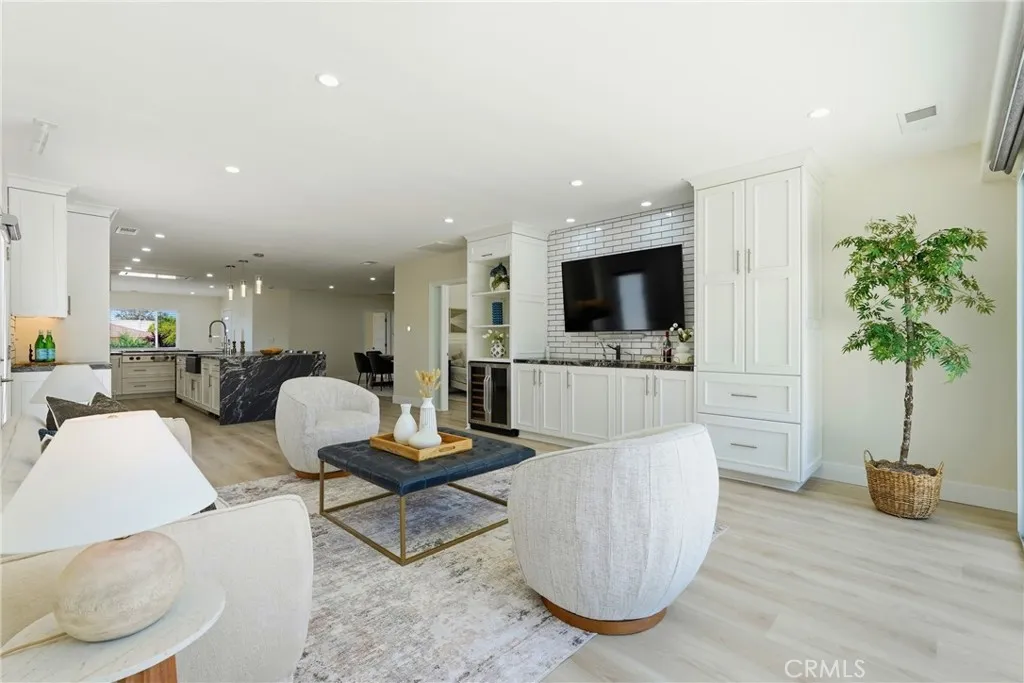 https://cdn.realtyfeed.com/cdn/127/306780682/1df053b421996b7a6b83e8468fdcb9ac.webp