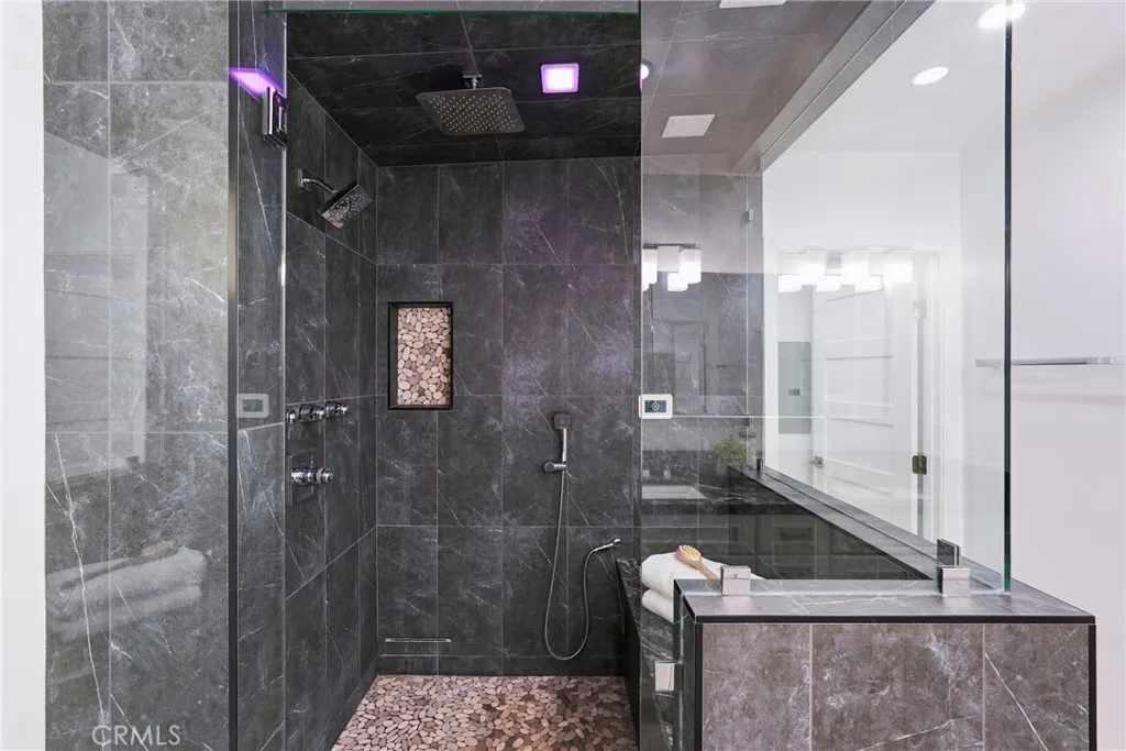https://cdn.realtyfeed.com/cdn/127/306780682/c2fc74cd7ec114e86cc3edb5ee877329.webp