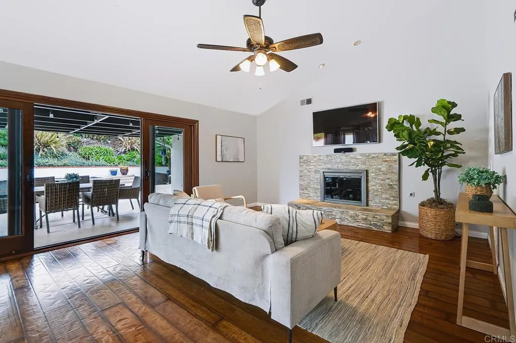 https://cdn.realtyfeed.com/cdn/127/306780685/12e2167890464b1f7f47aae13bee4661.webp