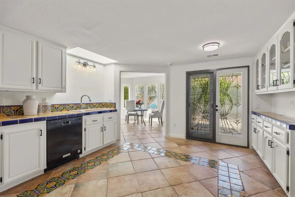 https://cdn.realtyfeed.com/cdn/127/306780716/520ad43bb2b175442d025b22193196f0.webp