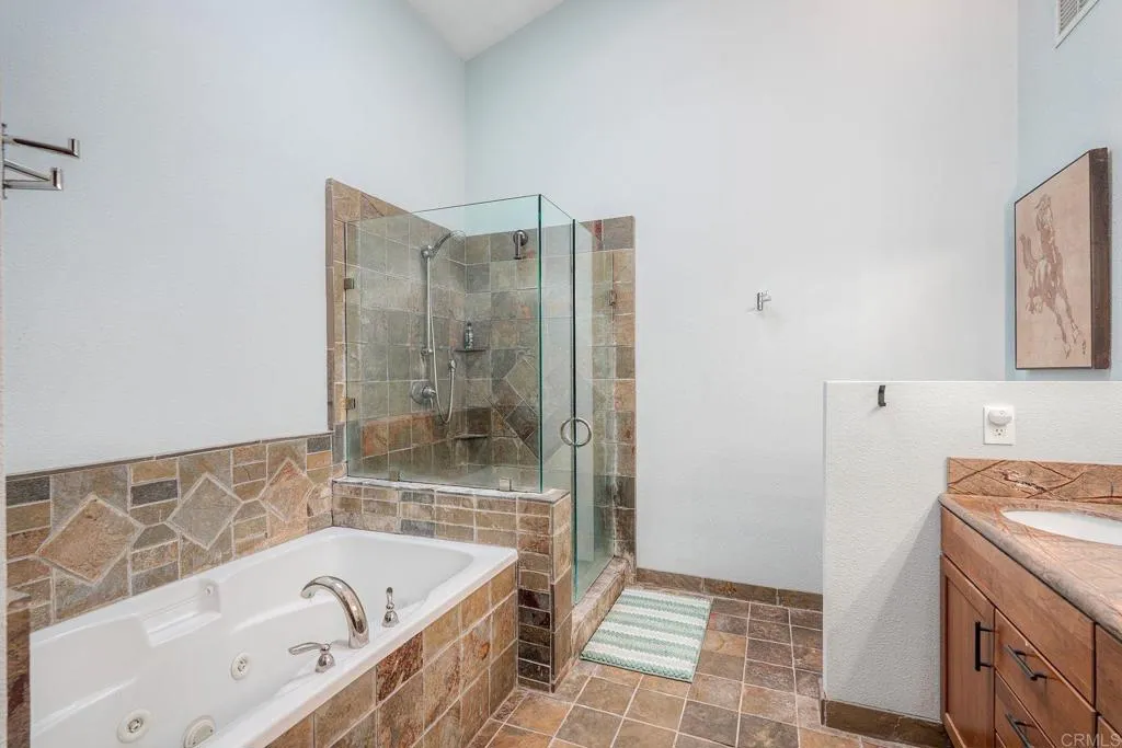 https://cdn.realtyfeed.com/cdn/127/306780718/64a2236b468ed6cd5c55a8588d32feb1.webp
