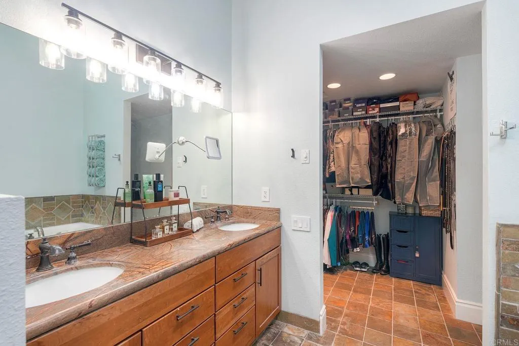 https://cdn.realtyfeed.com/cdn/127/306780718/8f56ec6409414b8e5849fcb443504c33.webp