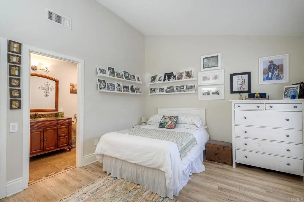 https://cdn.realtyfeed.com/cdn/127/306780718/d25ccbb1b1f748faa097a2b466022a71.webp