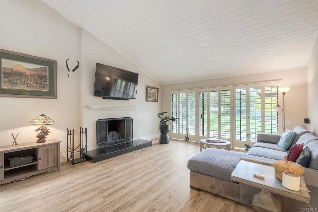 https://cdn.realtyfeed.com/cdn/127/306780718/daee6ba9621f5c5a1c57dec1470843ac.webp