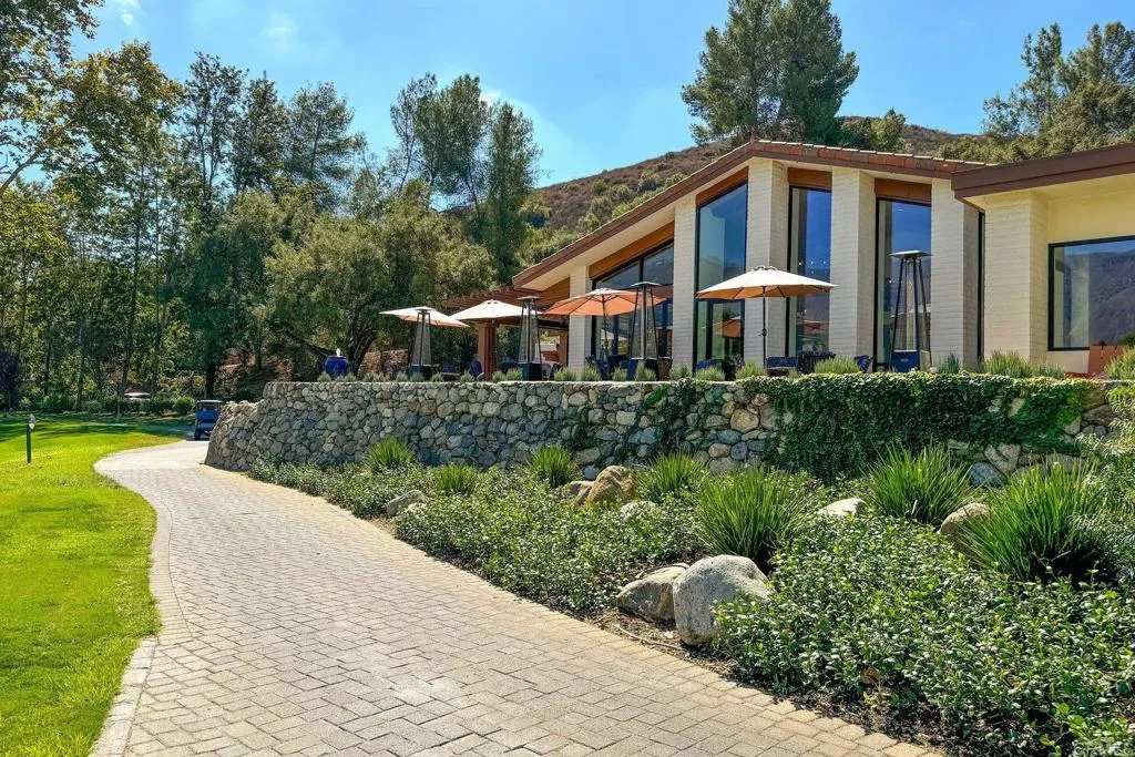 https://cdn.realtyfeed.com/cdn/127/306780718/f583f2850ec8e2a2f3762ba224b053c7.webp