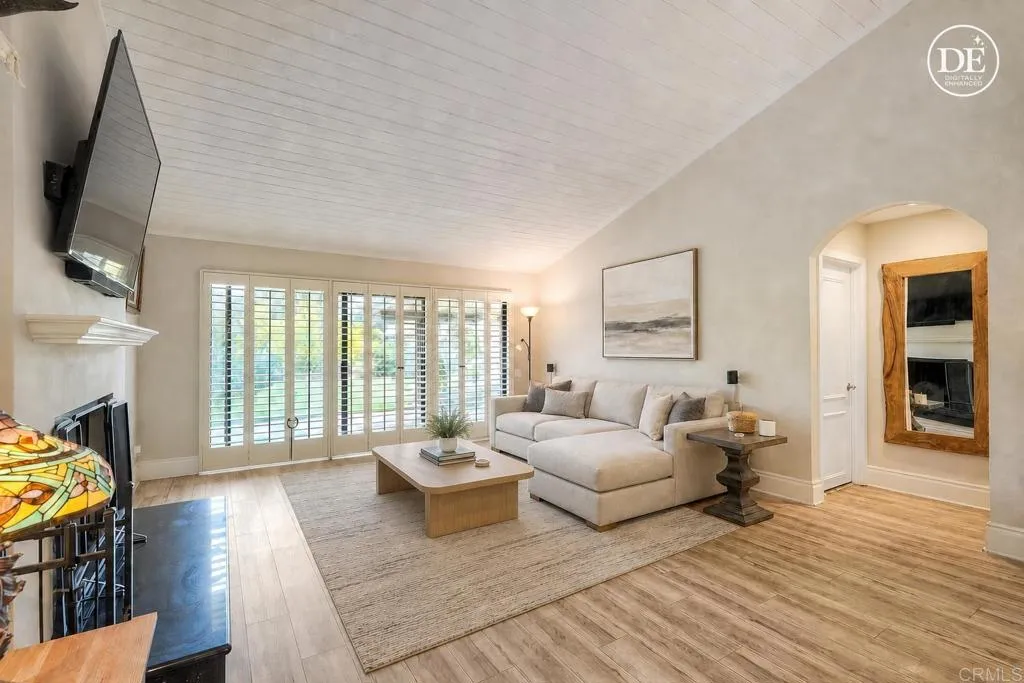 https://cdn.realtyfeed.com/cdn/127/306780718/fa91d3ea6e77b5da58bbcd650caffaad.webp