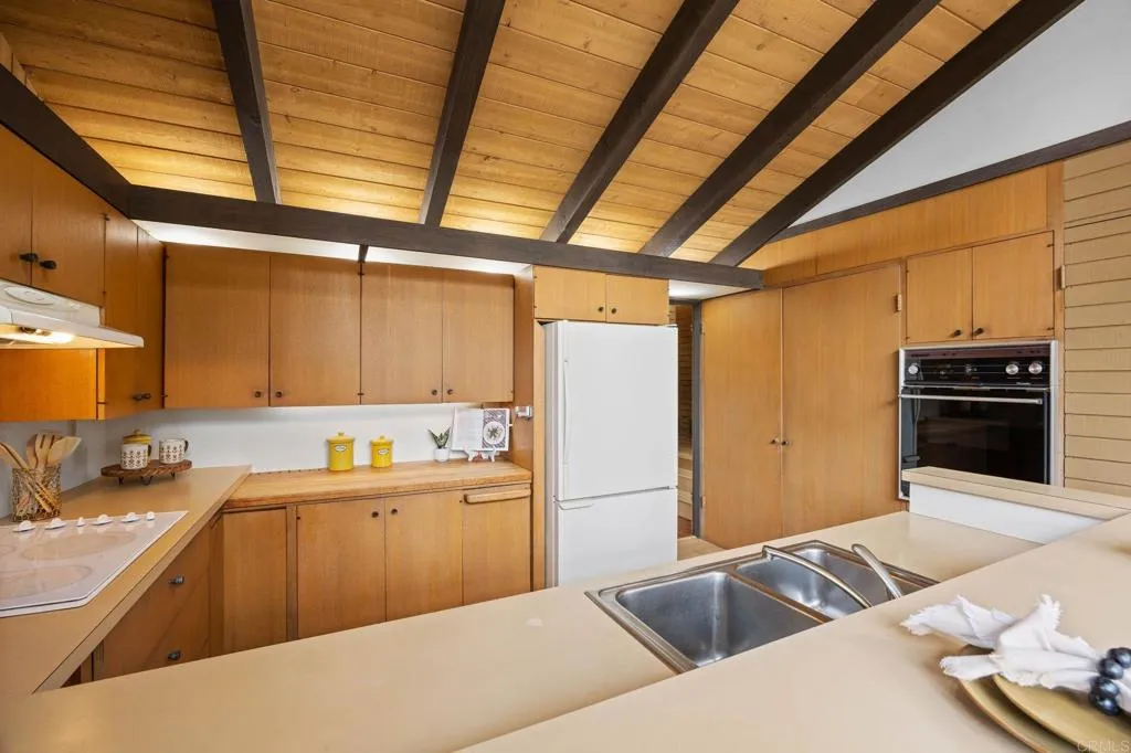 https://cdn.realtyfeed.com/cdn/127/306780743/32fb4a729b8117556d99d255443145b0.webp