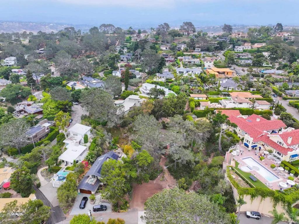 https://cdn.realtyfeed.com/cdn/127/306780743/c905dffe64f6399435ce7365acbc444e.webp