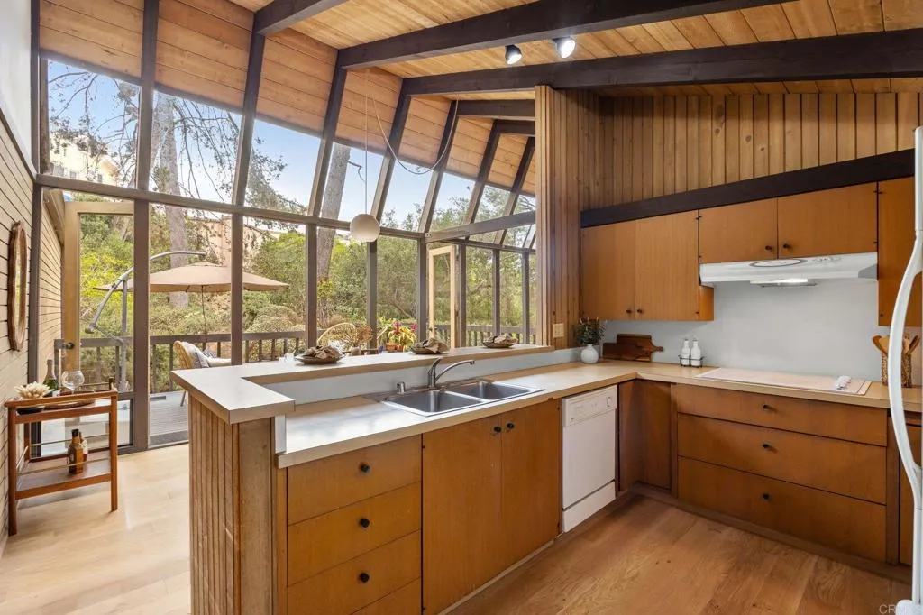 https://cdn.realtyfeed.com/cdn/127/306780743/dbf46a1f02d79414038af67eff75d567.webp