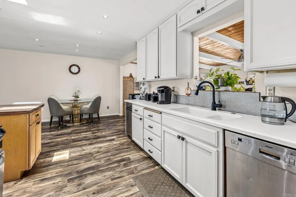 https://cdn.realtyfeed.com/cdn/127/306780781/1caba5316aedbeafdc2a5c58a50319b1.webp