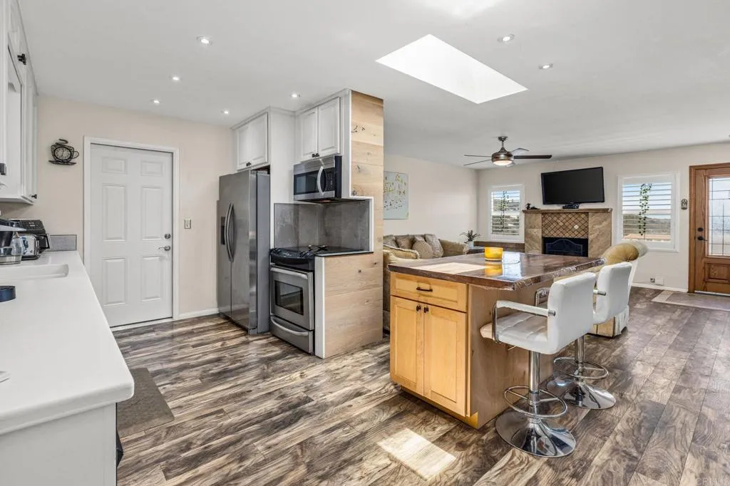 https://cdn.realtyfeed.com/cdn/127/306780781/ace5ee1c6951af3f775016b193e65418.webp