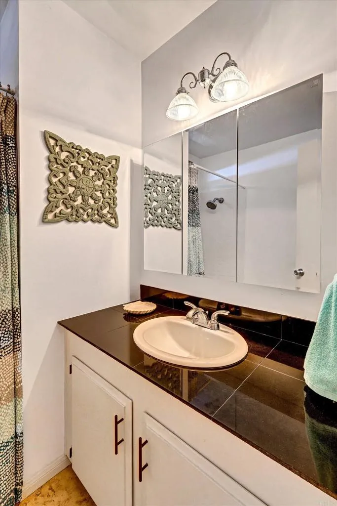 https://cdn.realtyfeed.com/cdn/127/306780803/48de140ab02ce74eb966213e014fd7f4.webp
