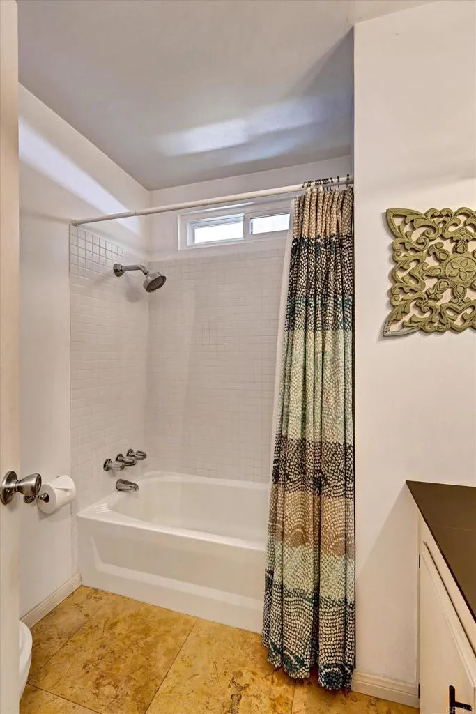 https://cdn.realtyfeed.com/cdn/127/306780803/b9b8e3bbe852a56cc37c4519c711bb00.webp