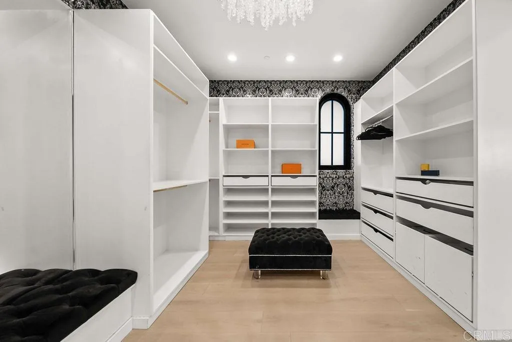 https://cdn.realtyfeed.com/cdn/127/306780817/31e6da1043f189591647b5b5c5ffc56c.webp