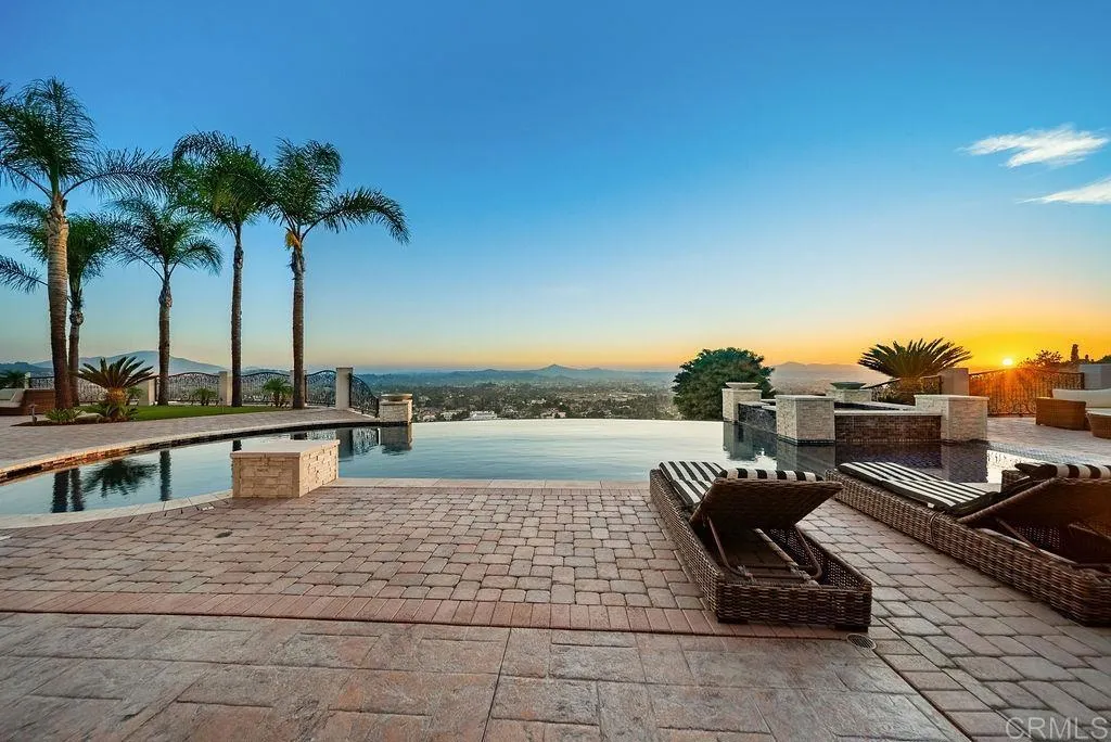 https://cdn.realtyfeed.com/cdn/127/306780817/4edbdcfa82e310fb864a286d08d888e7.webp