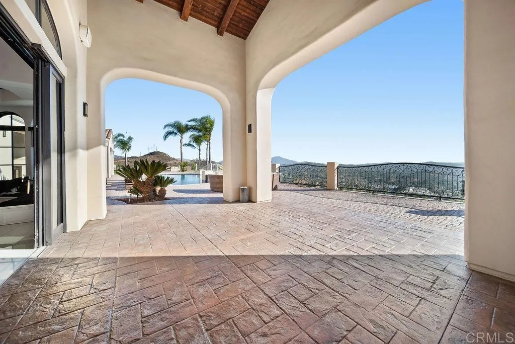 https://cdn.realtyfeed.com/cdn/127/306780817/5f37649cbd08819fa6b260128df39a75.webp