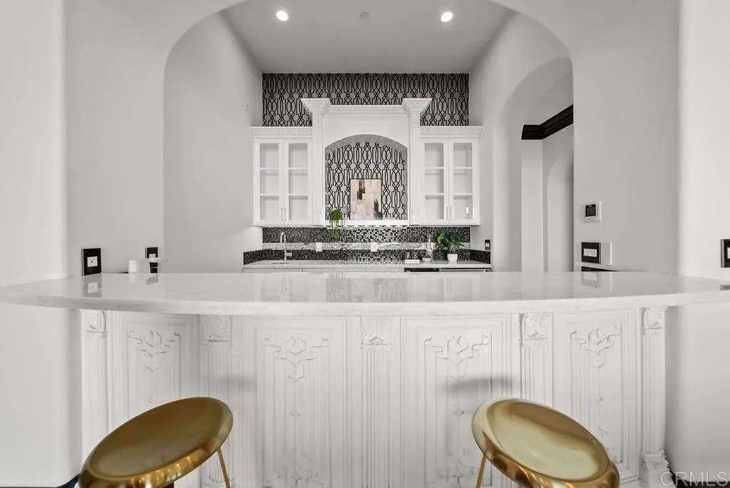 https://cdn.realtyfeed.com/cdn/127/306780817/ffa3dad2025db144c42ab56bcbd398ef.webp