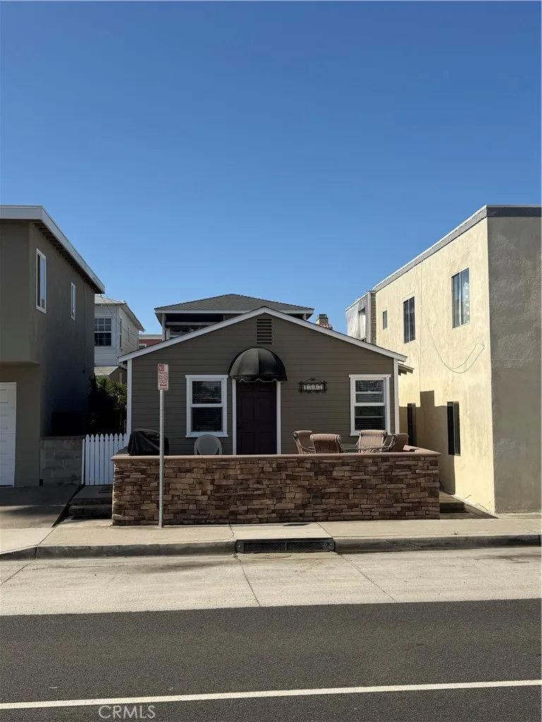 1527 W Balboa