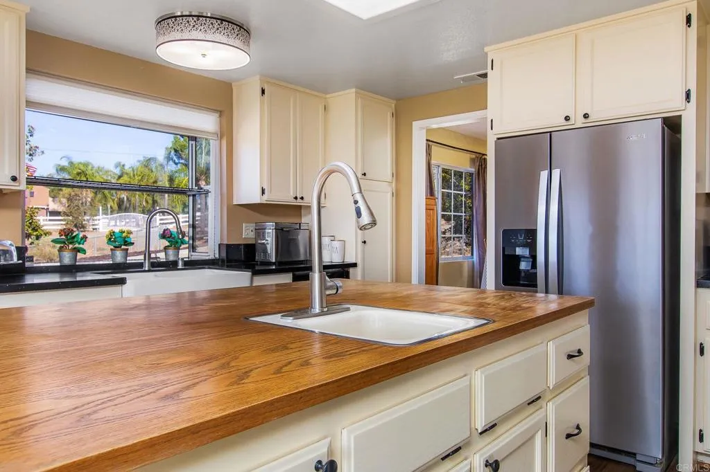 https://cdn.realtyfeed.com/cdn/127/306781025/2137786a1c2966a656b686780cedda97.webp