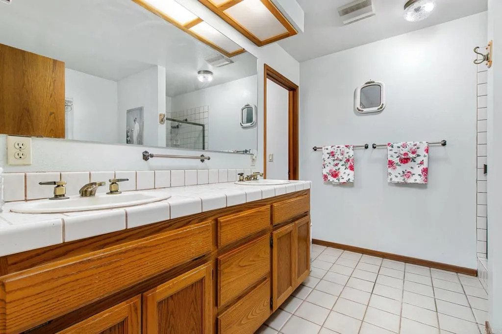 https://cdn.realtyfeed.com/cdn/127/306781025/5cf9fde8701ff1fadb4213eaa7063d6f.webp
