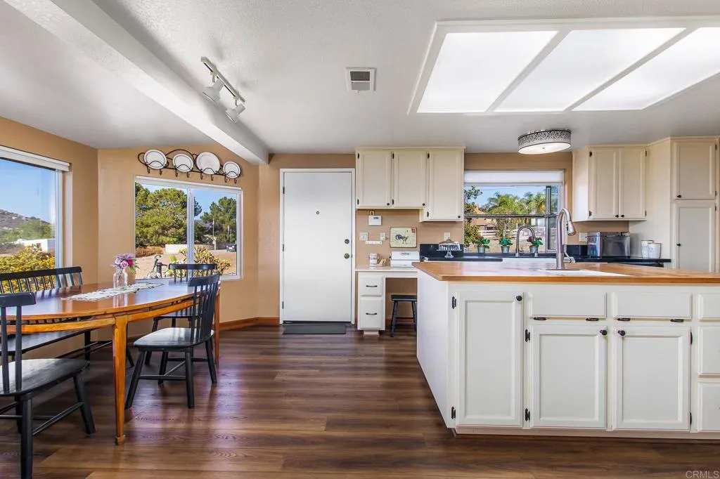 https://cdn.realtyfeed.com/cdn/127/306781025/71cdaaa043c12ad57009594439e28700.webp