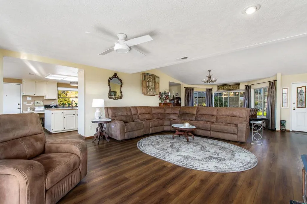https://cdn.realtyfeed.com/cdn/127/306781025/76e4d11c77164aa5c919a48f70221868.webp