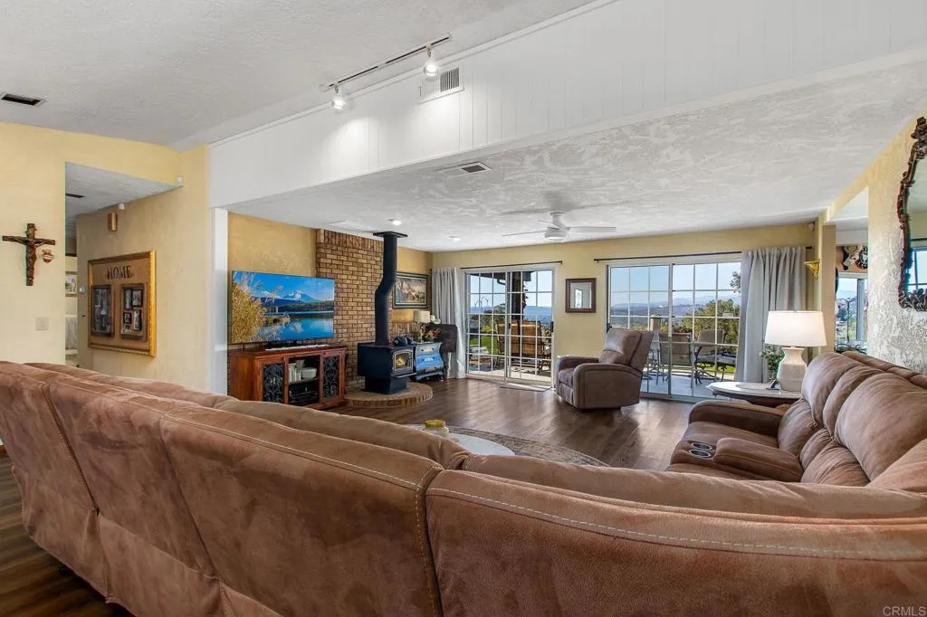 https://cdn.realtyfeed.com/cdn/127/306781025/8adfd2f0c5829d8865e1947ee6abab6f.webp