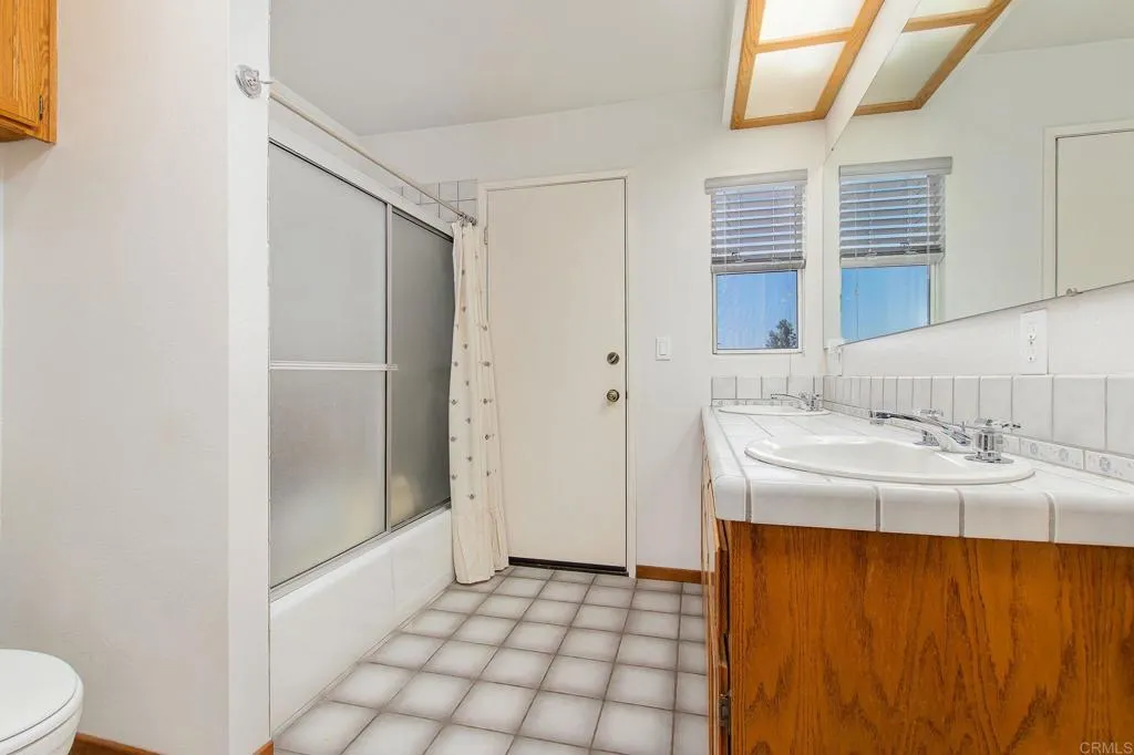 https://cdn.realtyfeed.com/cdn/127/306781025/930bf5129cb5add4086077643e035fb8.webp