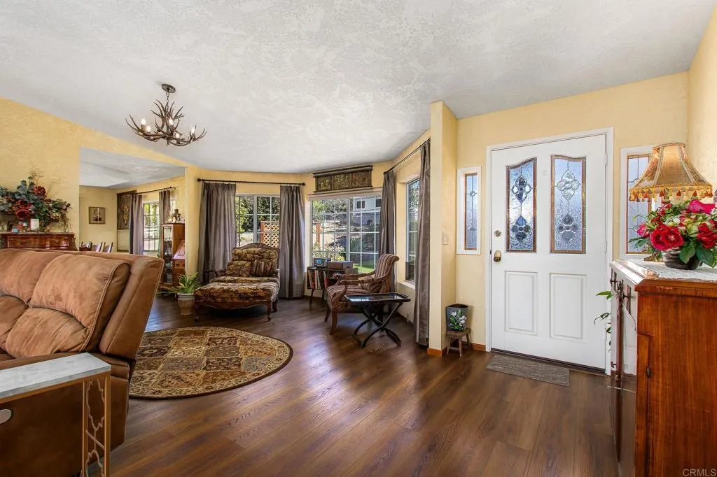 https://cdn.realtyfeed.com/cdn/127/306781025/f47ace9f3b3b049f9ede59747e812541.webp