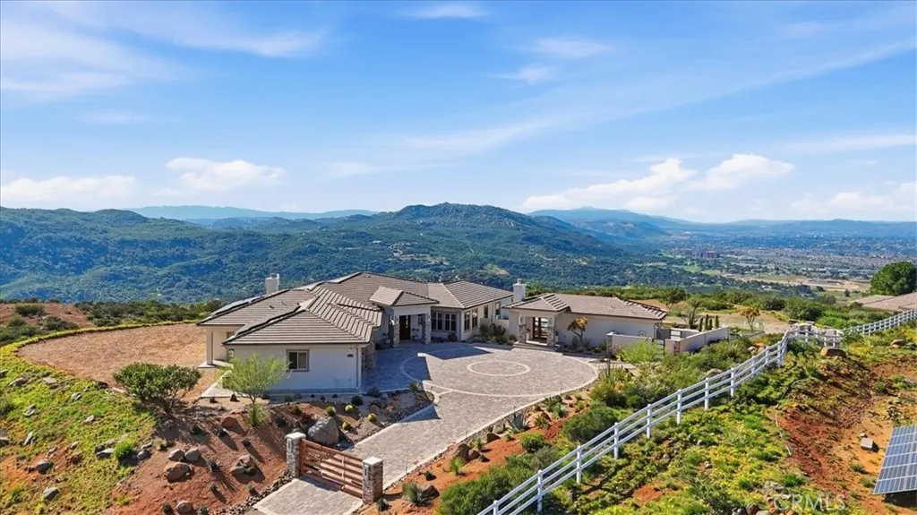 https://cdn.realtyfeed.com/cdn/127/306781108/083a8ac2bcdc4b90cd48fbca6a393ef8.webp