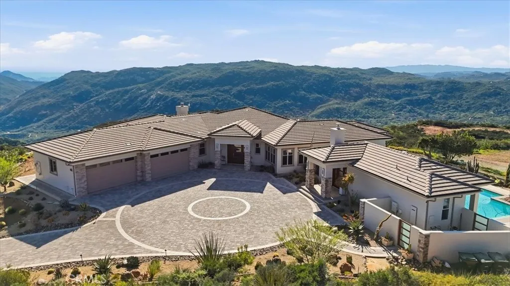 https://cdn.realtyfeed.com/cdn/127/306781108/82e5ea679c9b1285507a470096607175.webp