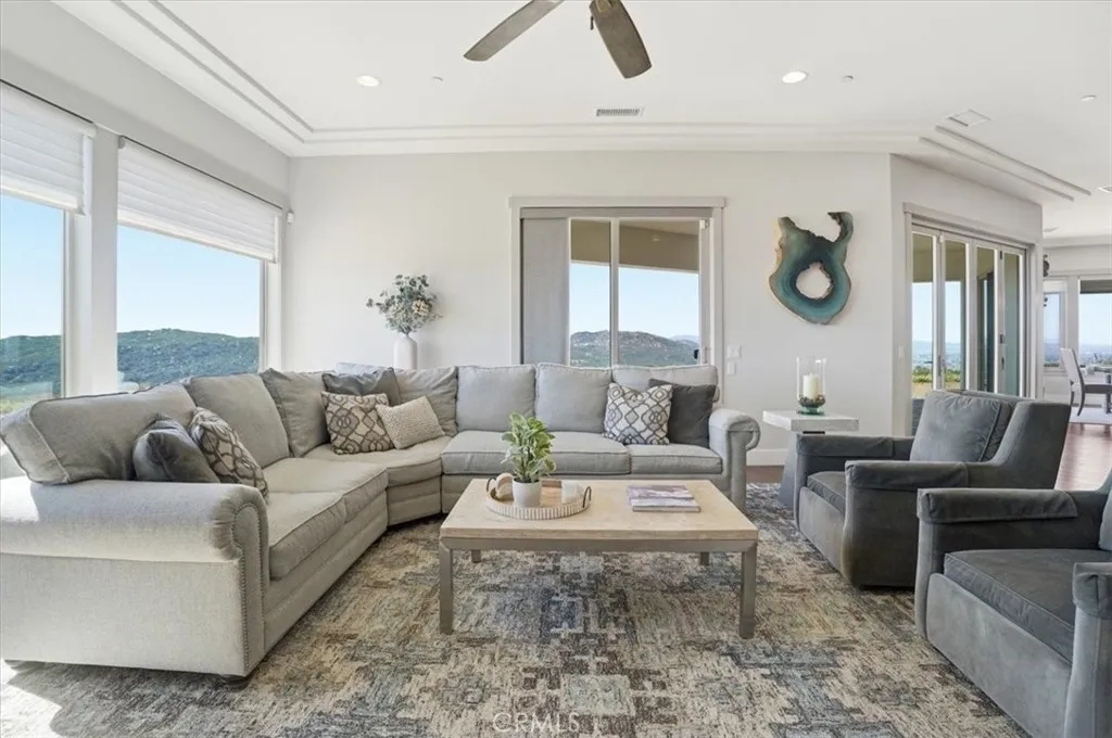 https://cdn.realtyfeed.com/cdn/127/306781108/efdc7460601d5e940dfec74f11a39322.webp