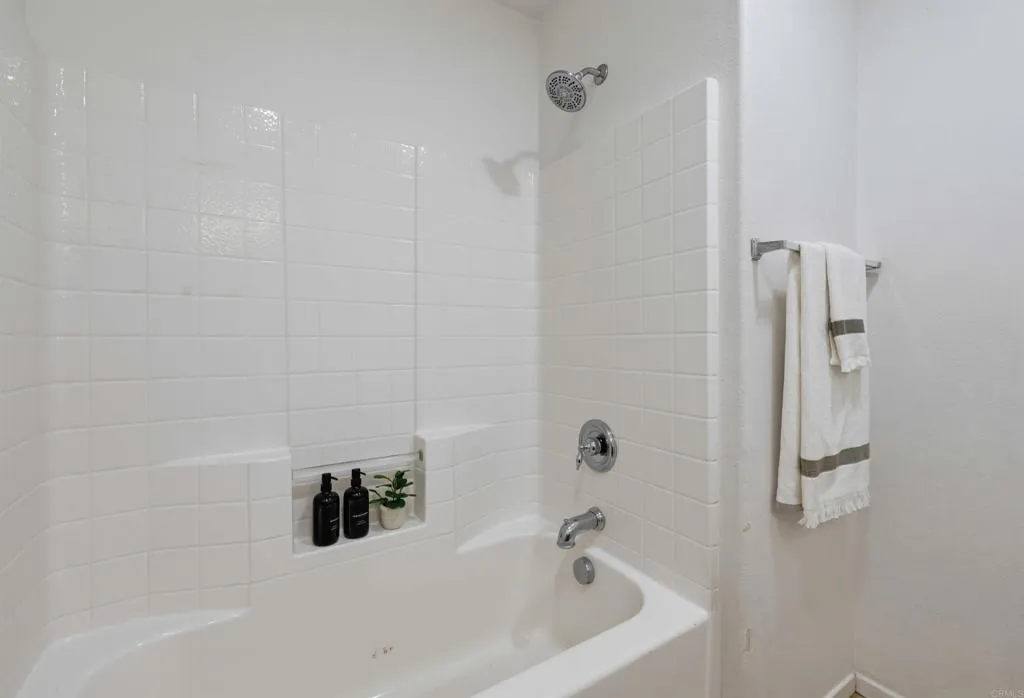 https://cdn.realtyfeed.com/cdn/127/306781170/0e0d261f2ec99633e864e8ac7704598a.webp
