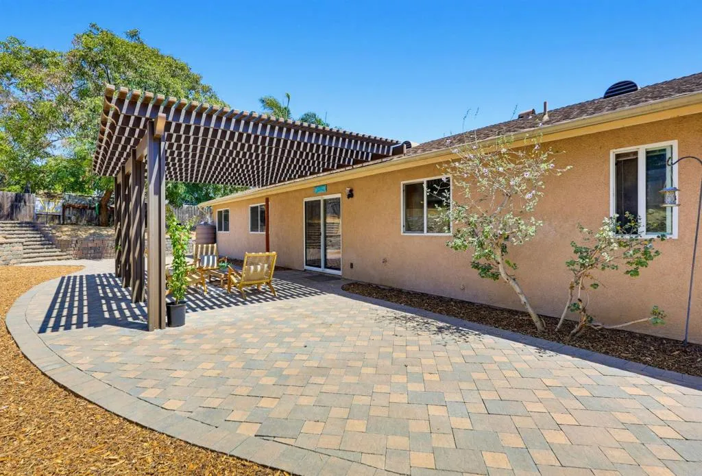 https://cdn.realtyfeed.com/cdn/127/306781170/5ffd33c60627600e10e5c44009eec065.webp