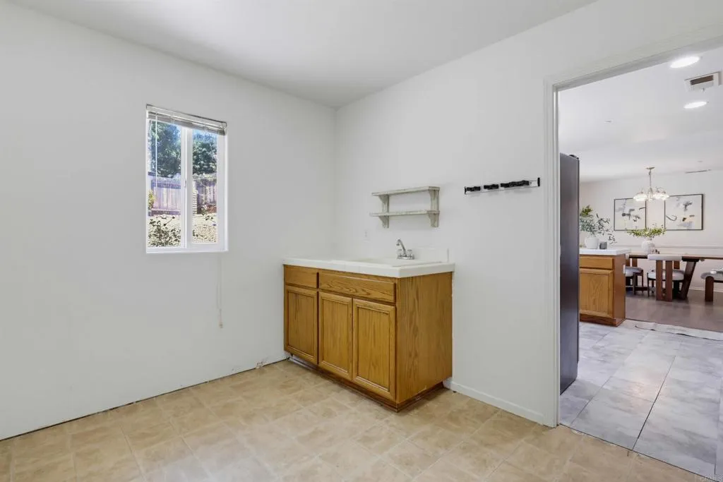 https://cdn.realtyfeed.com/cdn/127/306781170/efe3cb627bf13485ac261d0d6aba8d6c.webp